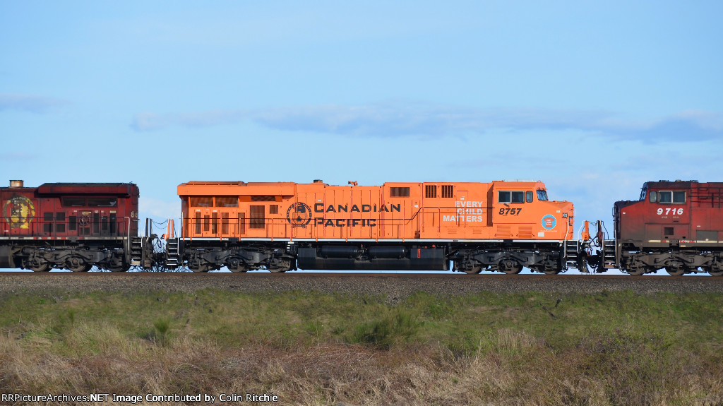 CP 8535/8757 and 9716 in the late afternoon light, about to cross the Hwy 99 overpass